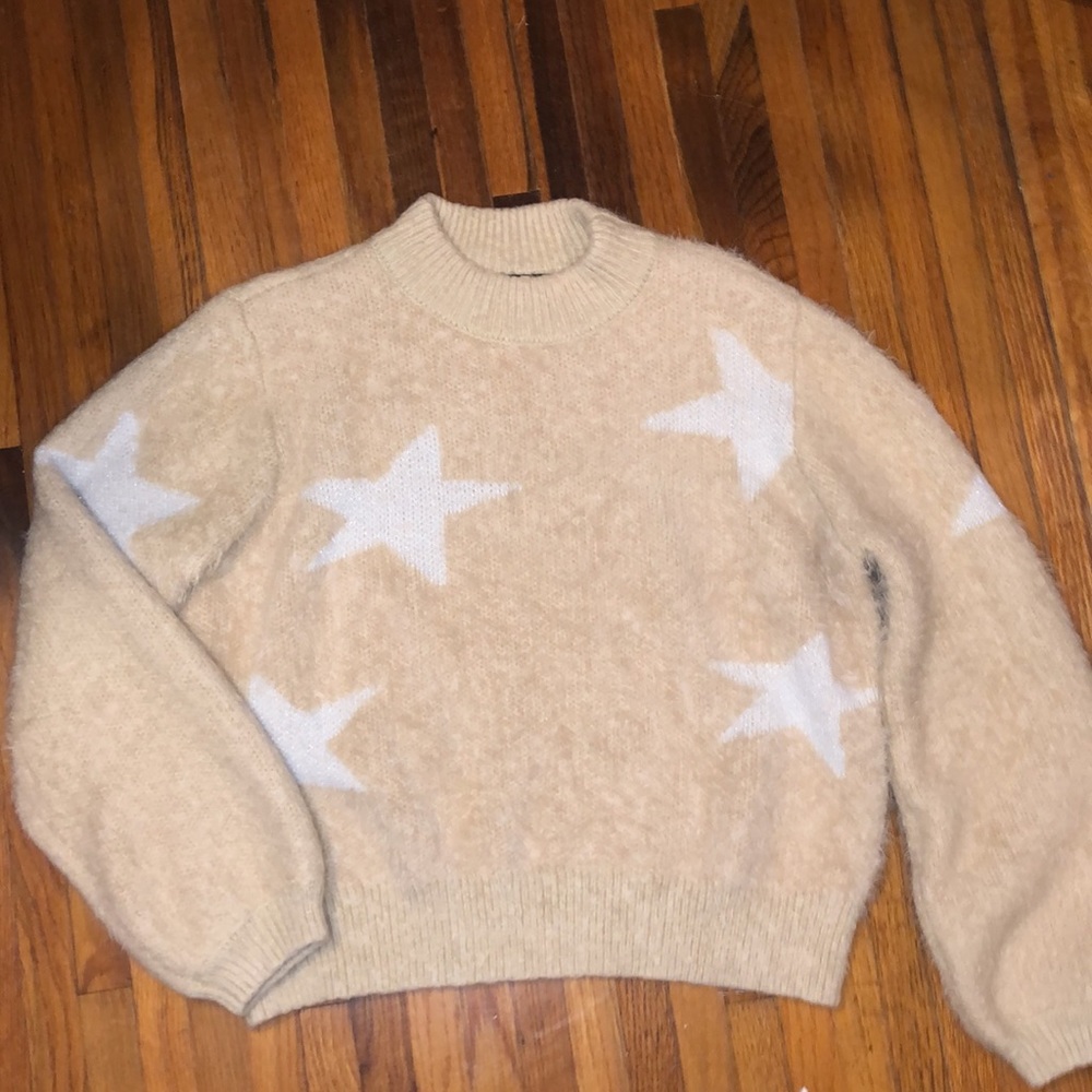 SUGAR + LIPS ⭐️Fuzzy, Heavy Knit Crew Neck Sweater// white metallic stars EUC